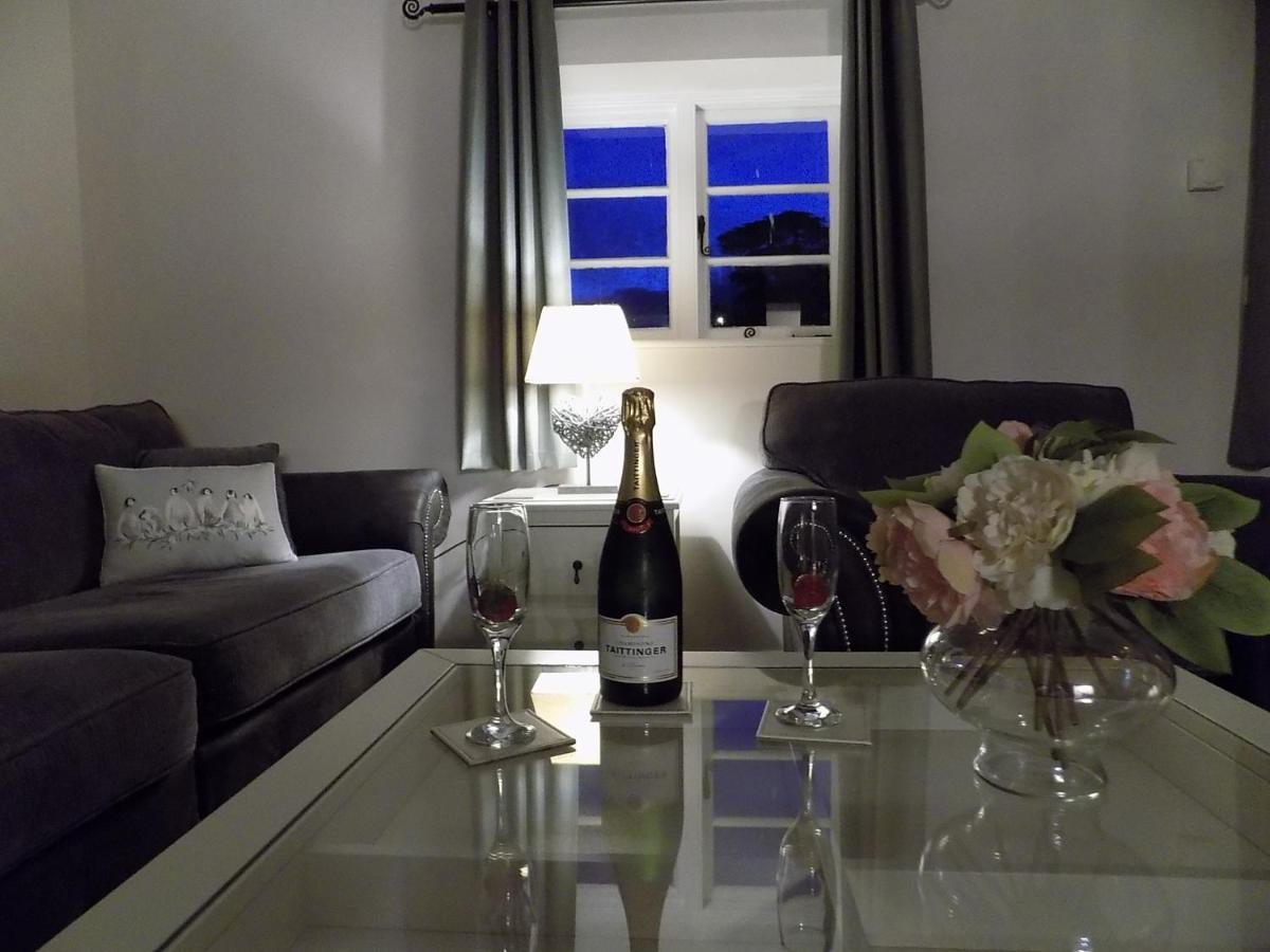 Double Award Winning 1700'S Grd 2 Listed Cottage Near Stonehenge Amesbury Extérieur photo