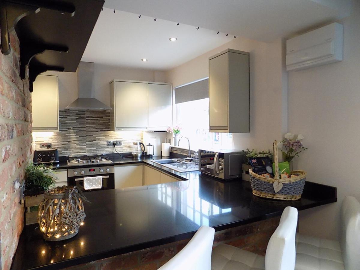 Double Award Winning 1700'S Grd 2 Listed Cottage Near Stonehenge Amesbury Extérieur photo